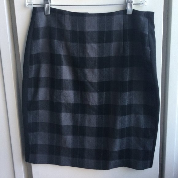 Black plaid pencil skirt - great for the office - Picture 1 of 2